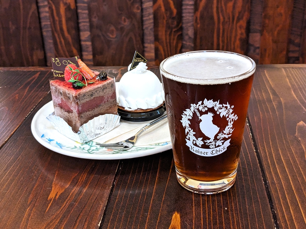 ビールとケーキ